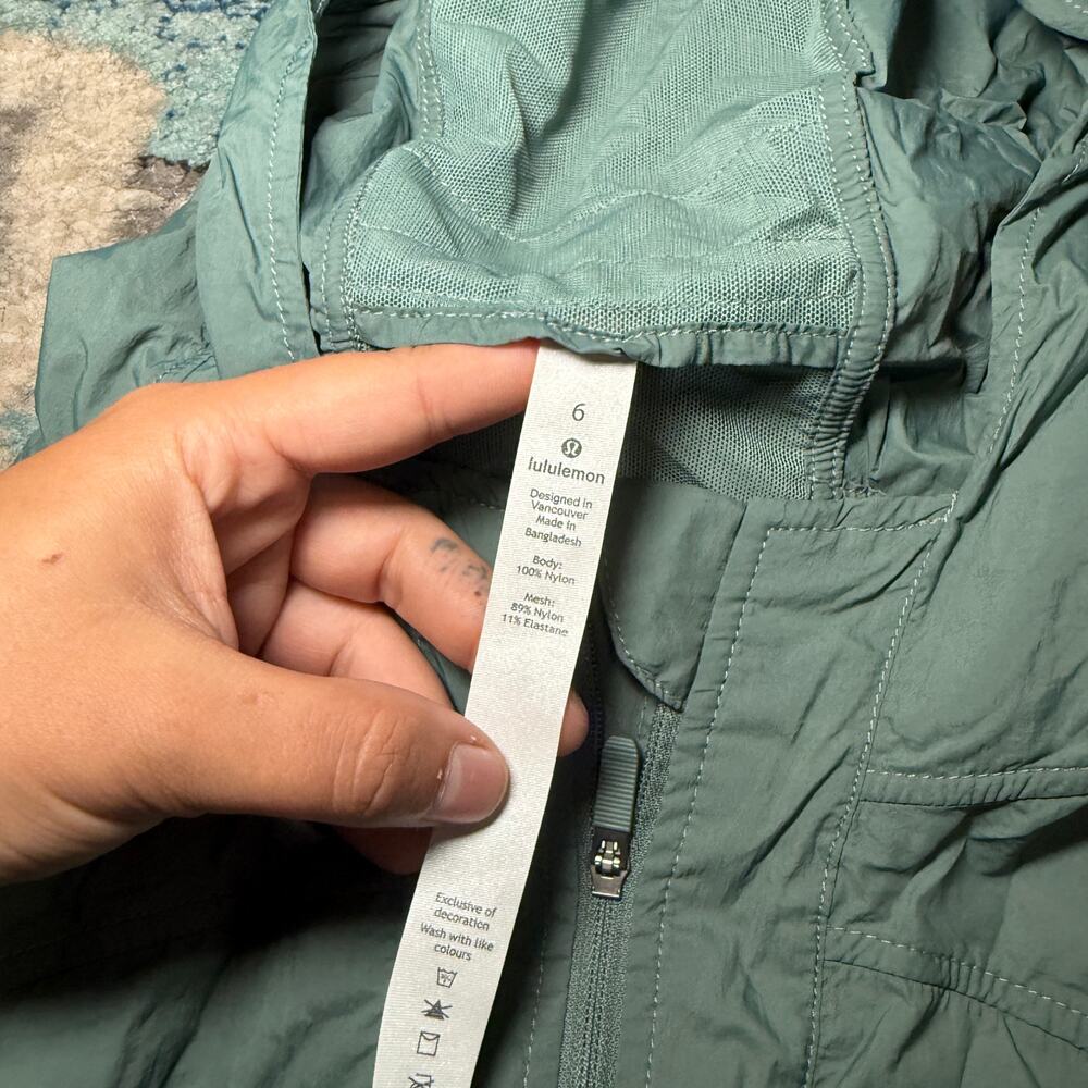 Lululemon Hood Lite Jacket 6 - Picture 2 of 4